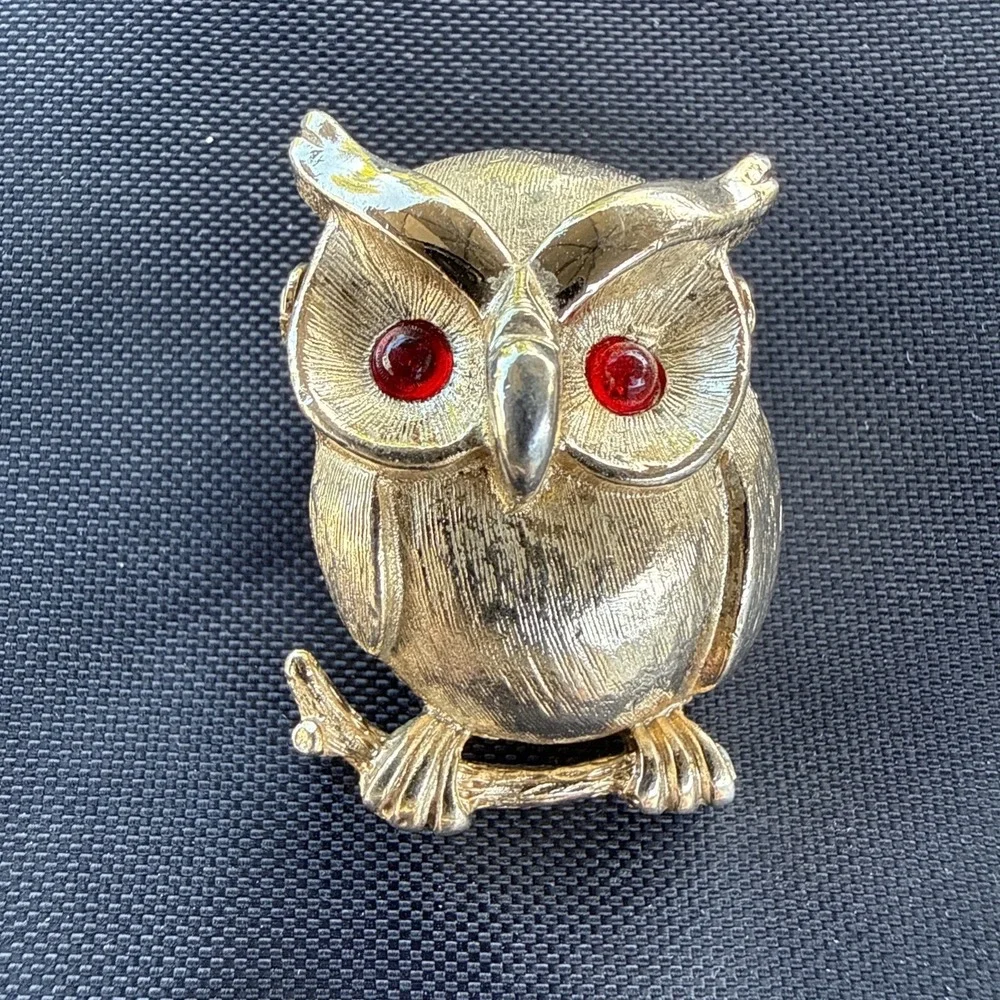 Sarah Coventry Signed Owl Brooch Gold Tone With Red Eyes No Glasses Approx 1.25